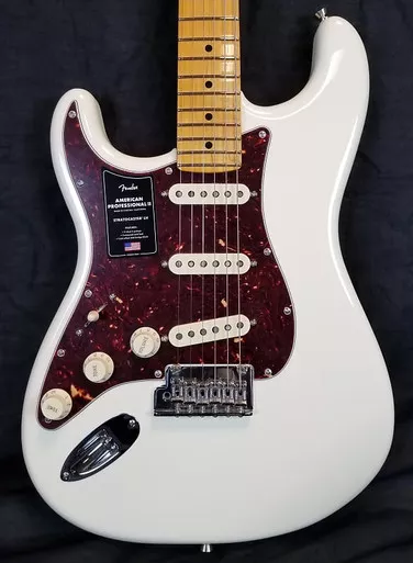 Fender American Professional II Stratocaster Left-hand Electric Guitar Maple Fingerboard, Olympic White W/ Deluxe Molded Case